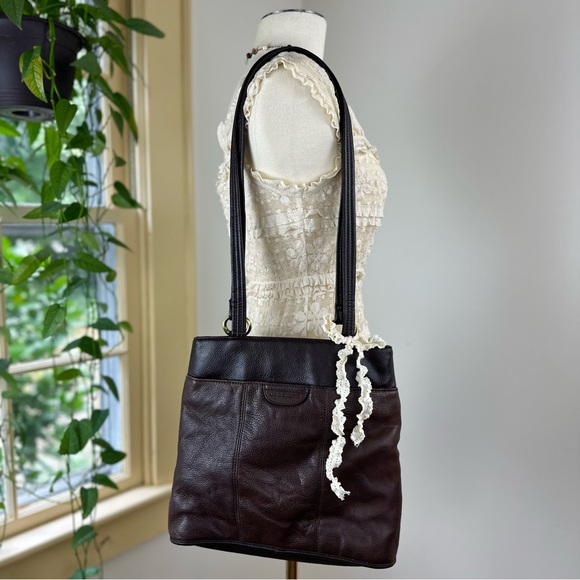 Girly grunge, Classic Liz Claiborne Brown Leather Shoulder Bag - Picture 1 of 11